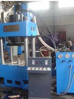 不銹鋼水箱模板壓機(jī)